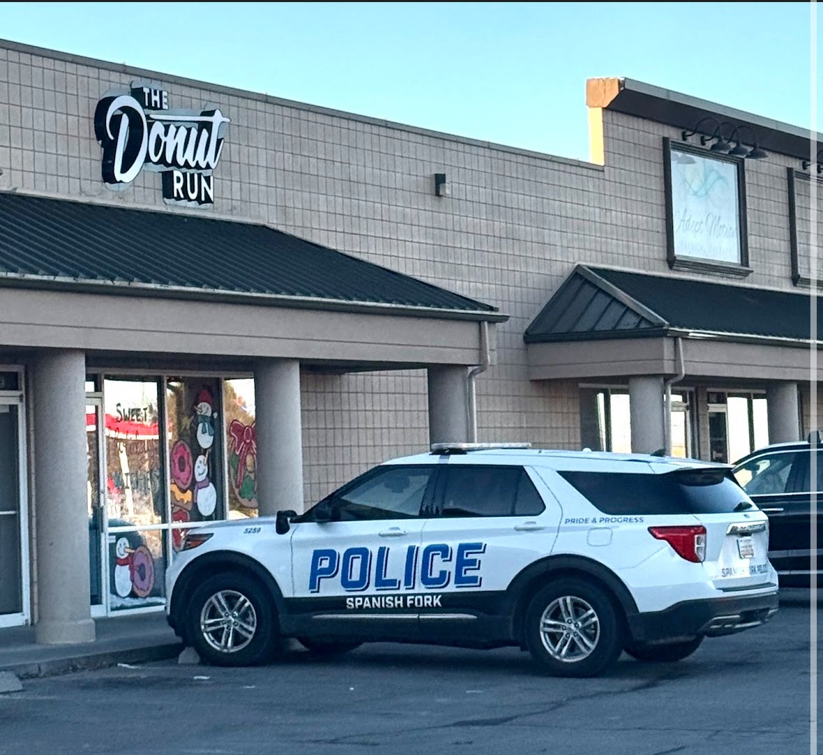 The Donut Run in Spanish Fork, Utah, sign above the door